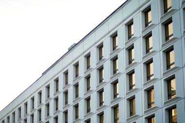 Kahverengi windows binanın. Geometrik arka plan. Bina cephe