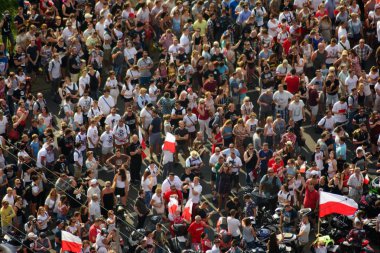 Varşova, Polonya. 1 Ağustos 2018. Varşova Ayaklanması yıldönümü kutlaması. Roma Dmowski roundabout.