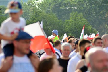 Varşova, Polonya. 1 Ağustos 2018. Varşova Ayaklanması yıldönümü kutlaması. Roma Dmowski roundabout.