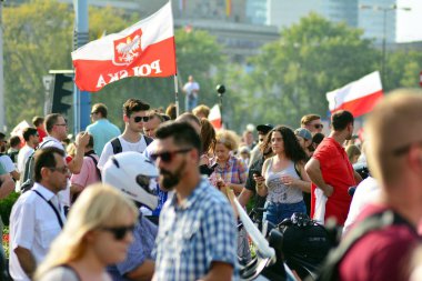 Varşova, Polonya. 1 Ağustos 2018. Varşova Ayaklanması yıldönümü kutlaması. Roma Dmowski roundabout.