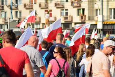 Varşova, Polonya. 1 Ağustos 2018. Varşova Ayaklanması yıldönümü kutlaması. Roma Dmowski roundabout.