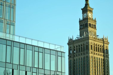 Kentsel arka plan, modern Cam cephe, detay ofis iş Binası.