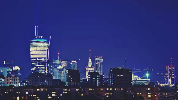 Ночной Вид Большой Город Освещенной Современной Архитектурой Ретро Цвет Стилизованный — стоковое фото