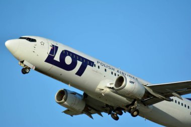 Warsaw,Poland.4 Ağustos 2018. Uçak Sp-Llf Lot - Polonya Havayolları Boeing 737 - 45 Varşova Chopin Havaalanından kalktıktan d.
