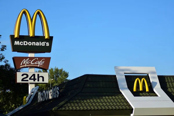 Varsovia Polonia Agosto 2018 Firma Donalds Letrero Empresa Donalds — Foto de Stock