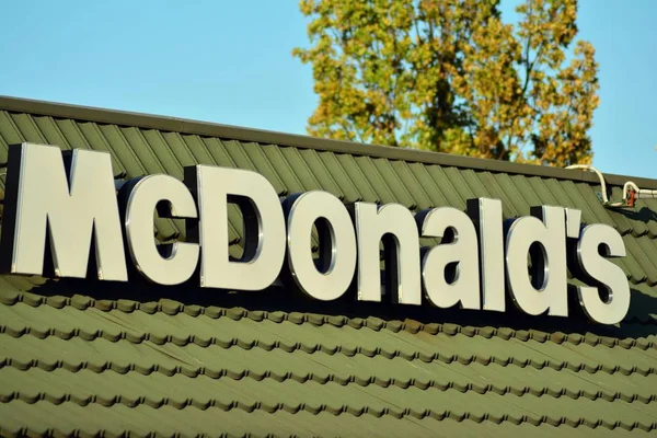 Varsovia Polonia Agosto 2018 Firma Donalds Letrero Empresa Donalds — Foto de Stock