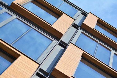 Mavi temiz cam duvar modern ofis binası