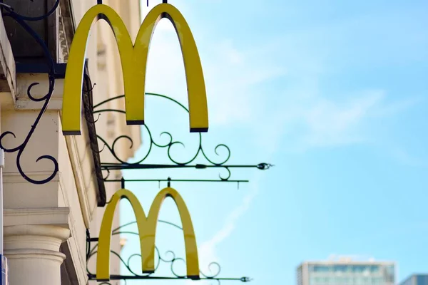 Warszawa Polska Sierpień 2018 Znak Donalds Szyld Firmy Donalds — Zdjęcie stockowe