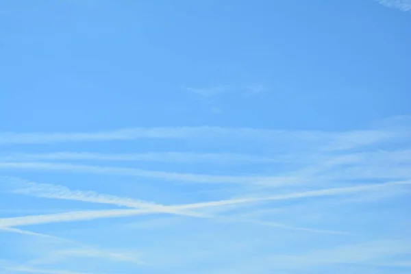 Düsenflugzeug Kondensiert Blauer Himmel — Stockfoto