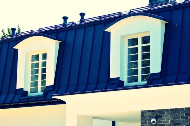 Tek aile evi. retro stilize renkli ton filtre efekti