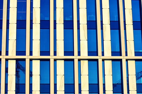 Moderne Bürogebäudefassade Abstraktes Fragment Glänzende Fenster Stahlkonstruktion Retro Stilisierter Farbenfroher — Stockfoto