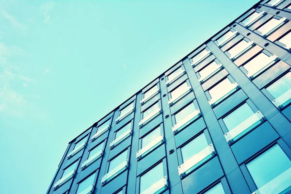 Moderno Edificio Oficinas Sobre Fondo Despejado Retro Estilizado Colorido Efecto — Foto de Stock