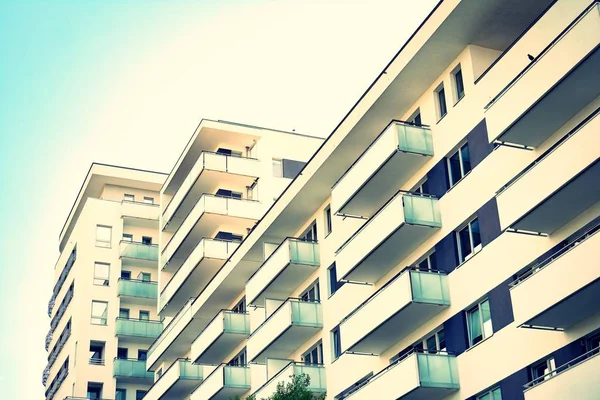 Modern Appartement Gebouw Buitenkant Retro Kleuren Stilering — Stockfoto