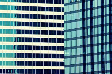 Modern ofis açık gökyüzü arka plan üzerinde. Retro stilize renkli ton filtre efekti