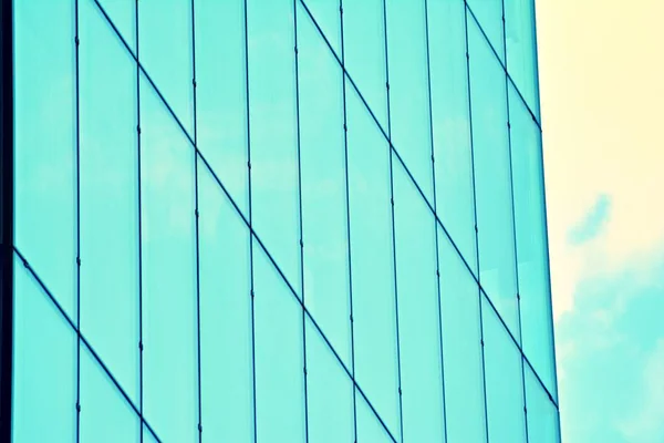 Modern Kantoorgebouw Een Heldere Hemelachtergrond Filtereffect Retro Gestileerde Kleurrijke Tonale — Stockfoto