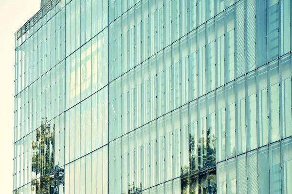 Edifício Escritório Moderno Fundo Claro Céu Efeito Filtro Tonal Colorido — Fotografia de Stock