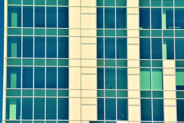 Nowoczesny Biurowiec Tle Jasnego Nieba Efekt Filtra Retro Stylizowane Kolorowe — Zdjęcie stockowe