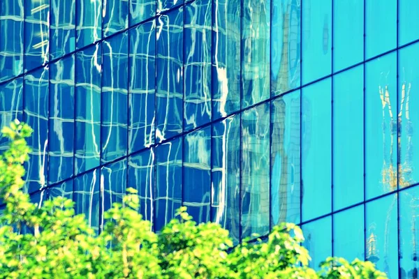 Modern Kantoorgebouw Een Heldere Hemelachtergrond Filtereffect Retro Gestileerde Kleurrijke Tonale — Stockfoto