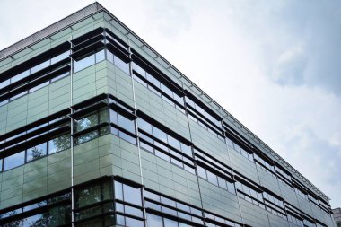 Ofis Binası. İşletme Binası. Modern bina. Binanın dış. 