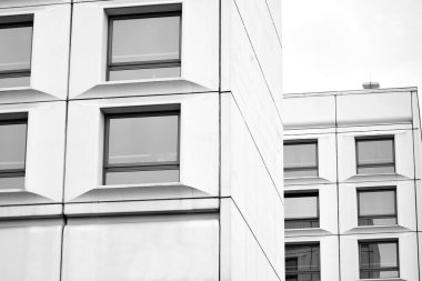 Modern ofis binası duvar yapılmış çelik ve cam. Siyah ve beyaz.