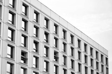 Modern ofis binası duvar yapılmış çelik ve cam. Siyah ve beyaz.