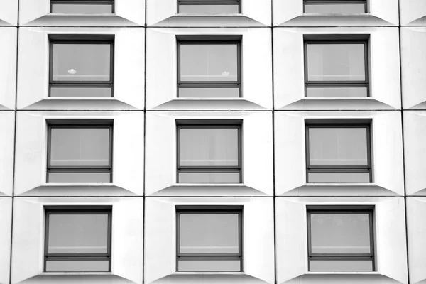Modern Kantoorgebouw Muur Gemaakt Van Staal Glas Zwart Wit — Stockfoto