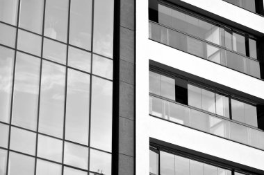 Modern apartman dış görünüşü. siyah ve beyaz.