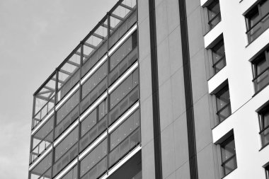 Modern apartman dış görünüşü. siyah ve beyaz.