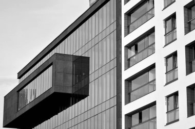 Modern apartman dış görünüşü. siyah ve beyaz.