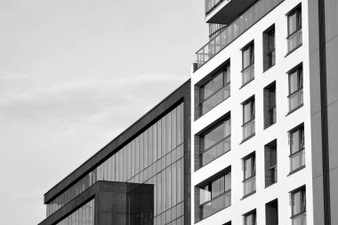 Modern apartman dış görünüşü. siyah ve beyaz.