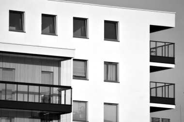 Modern apartman dış görünüşü. siyah ve beyaz.