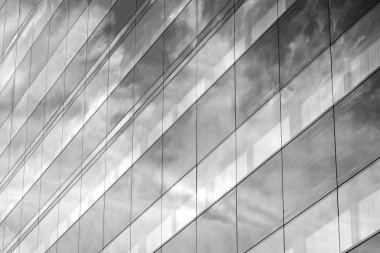 Modern ofis binası duvar yapılmış çelik ve cam. Siyah ve beyaz.