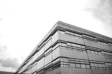 Modern ofis binası duvar yapılmış çelik ve cam. Siyah ve beyaz.