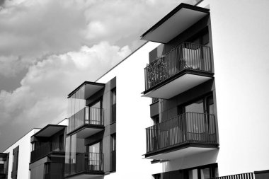 Modern apartman dış görünüşü. siyah ve beyaz.