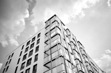 Modern apartman dış görünüşü. siyah ve beyaz.
