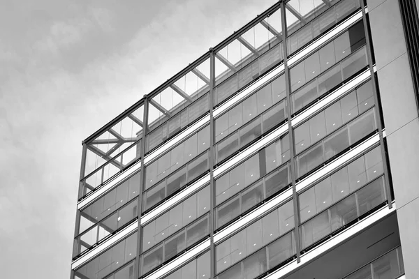 Modernes Mehrfamilienhaus Außen Schwarz Weiß — Stockfoto