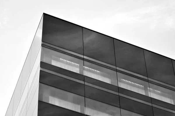 Moderno Edificio Oficinas Pared Acero Vidrio Blanco Negro —  Fotos de Stock