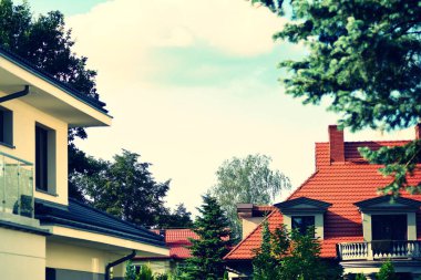 Tek aile evi. retro stilize renkli ton filtre efekti