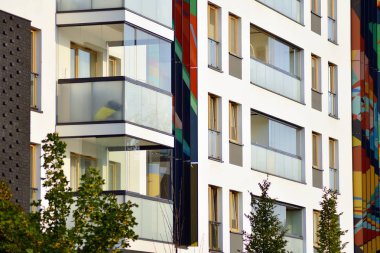 Çağdaş mimarinin soyut parçası. Konut modern bina