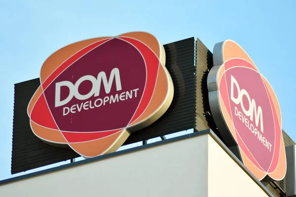 Warschau Polen August 2018 Signalisieren Dom Entwicklung Aushängeschild Des Unternehmens — Stockfoto