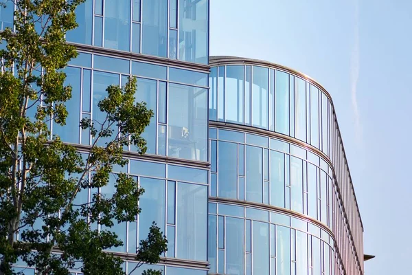 Abstraktes Fragment Zeitgenössischer Architektur Wände Aus Glas Und Beton Glasvorhangwand — Stockfoto