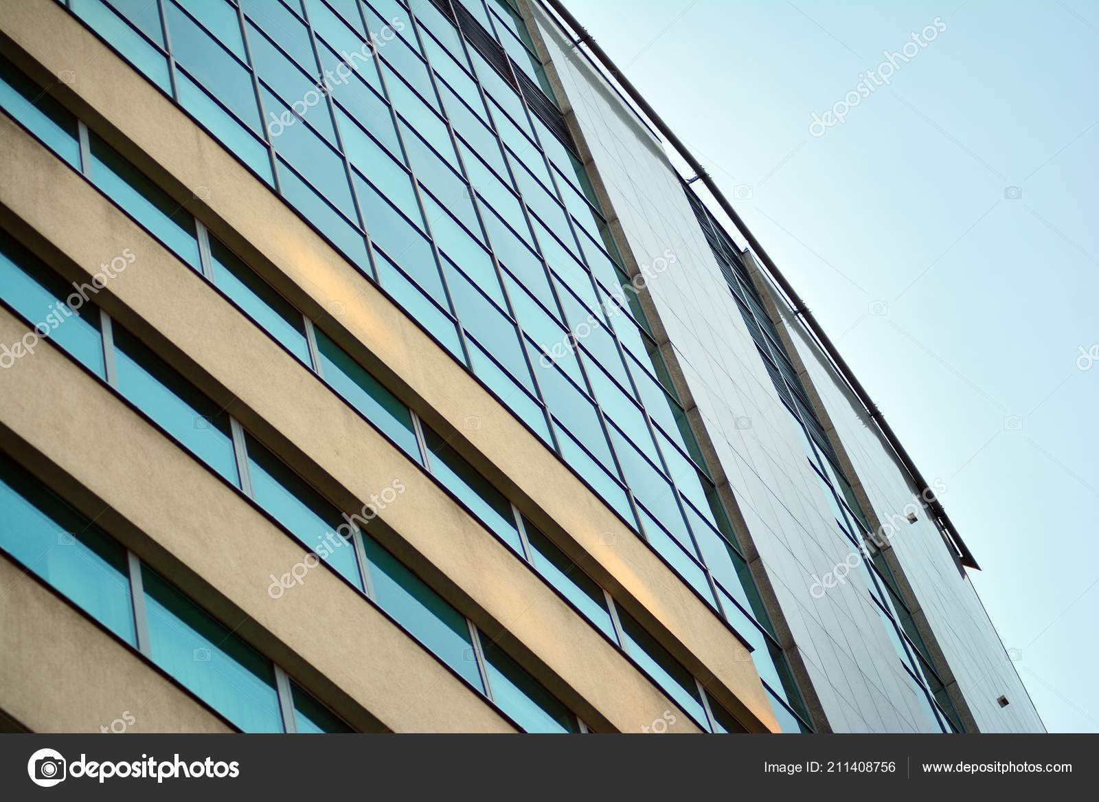 Abstraktes Fragment Zeitgenossischer Architektur Wande Aus Glas Und Beton Glasvorhangwand Stockfotografie Lizenzfreie Fotos C Grand Warszawski 211408756 Depositphotos