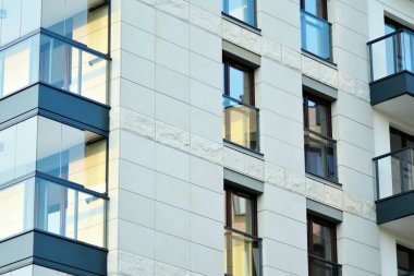 Çağdaş mimarinin soyut parçası. Konut modern bina