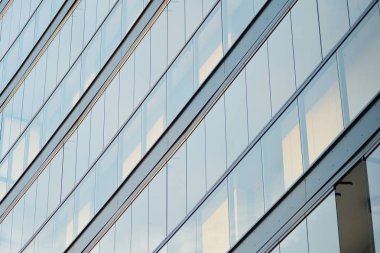 Çağdaş mimarinin soyut parçası. Konut modern bina