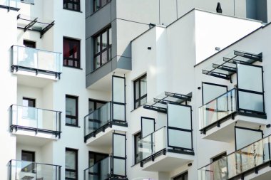 Çağdaş mimarinin soyut parçası. Konut modern bina