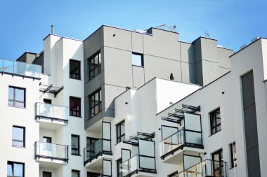 Çağdaş mimarinin soyut parçası. Konut modern bina