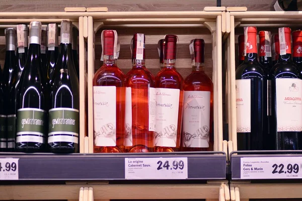 Varşova, Polonya. 3 Eylül 2018. İç süpermarket Lidl. 