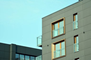 Çağdaş mimarinin soyut parçası. Konut modern bina