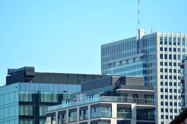  Çağdaş mimarinin soyut parçası. Konut modern bina