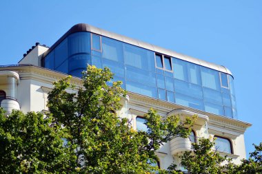  Çağdaş mimarinin soyut parçası. Konut modern bina